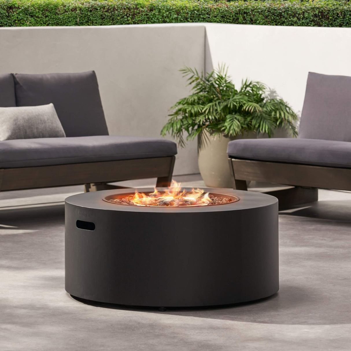 Modern 32" 40K BTU Round Iron Propane Fire Pit (SAK29102)
