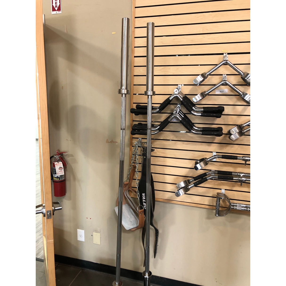 SFE 7 Ft Olympic Barbell (New)SFE 7 Ft Olympic Barbell – 45 lb Weightlifting Bar with 1000 lb Capacity, Chrome or Black Finish